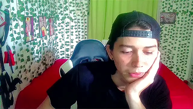 Snapshot of Andy_gray chatting on June 2, 5:04 pm Andy gray online show from June 2, 5:04 pm