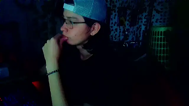 Snapshot of Andy_gray chatting on July 4, 11:49 am Andy gray online show from July 4, 11:49 am