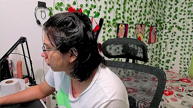 Snapshot of Andy_gray chatting on July 23, 12:14 pm Andy gray online show from July 23, 12:14 pm