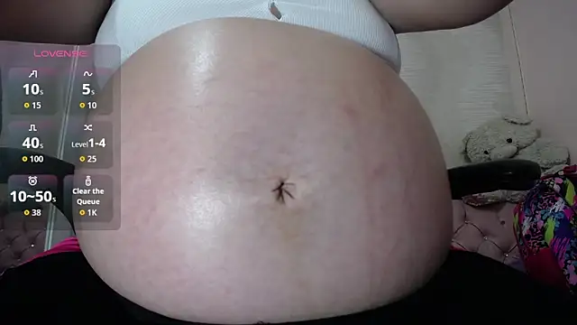 Snapshot of lauraguzman chatting on October 3, 3:03 am lauraguzman online show from October 3, 3:03 am