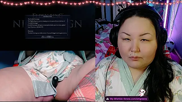 Snapshot of EmGreens chatting on February 10, 5:22 am EmGreens online show from February 10, 5:22 am