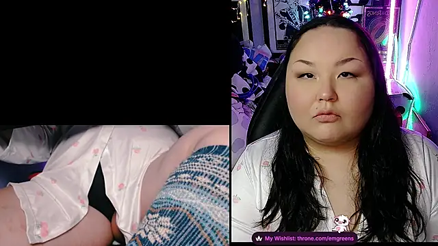 Snapshot of EmGreens chatting on February 25, 4:44 am EmGreens online show from February 25, 4:44 am