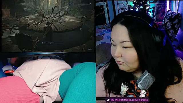 Snapshot of EmGreens chatting on March 4, 5:24 am EmGreens online show from March 4, 5:24 am