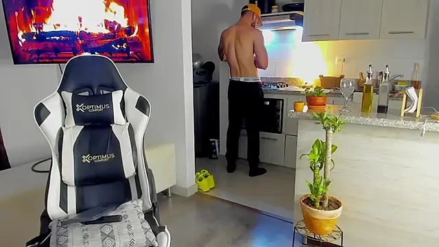 dafboy1 online show from December 13, 11:10 pm