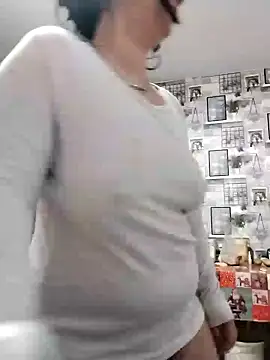 AdelinaJude online show from January 26, 4:20 pm