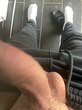 tomlolala online show from April 6, 7:42 am