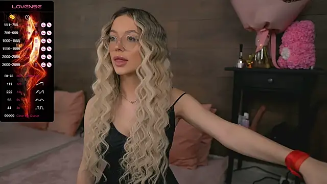 KylieJoyce online show from February 6, 10:43 pm