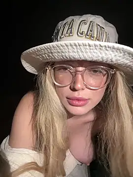 KylieJoyce online show from February 16, 6:43 am