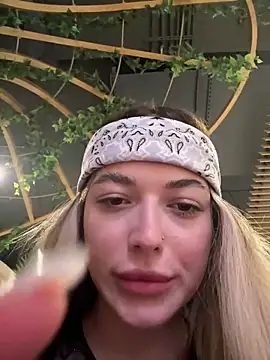 KylieJoyce online show from February 17, 11:31 pm