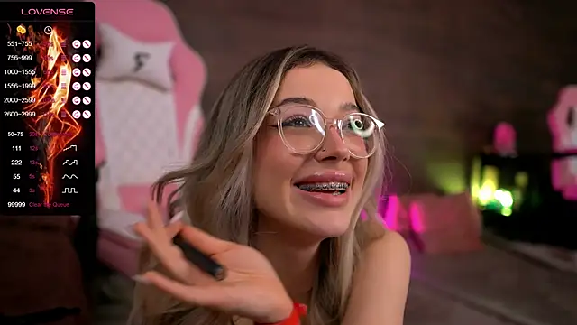 KylieJoyce online show from February 23, 8:33 pm