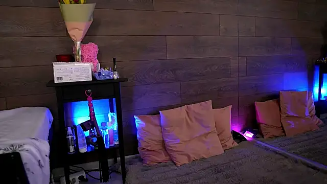 KylieJoyce online show from March 10, 10:24 pm