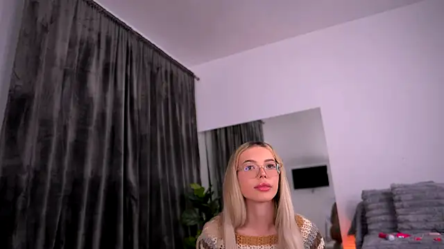 KylieJoyce online show from October 15, 8:09 pm