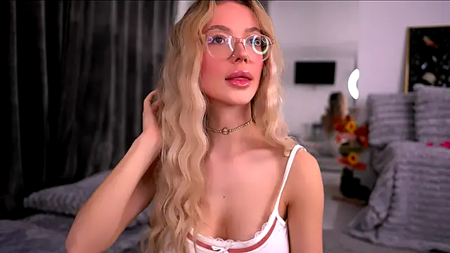 KylieJoyce online show from November 28, 9:28 pm