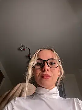 Snapshot of SkyBriii chatting on December 26, 4:14 pm SkyBriii online show from December 26, 4:14 pm