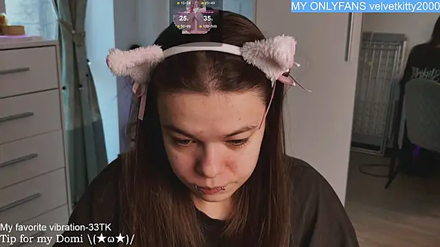 Snapshot of ValBae chatting on February 26, 12:03 pm ValBae online show from February 26, 12:03 pm