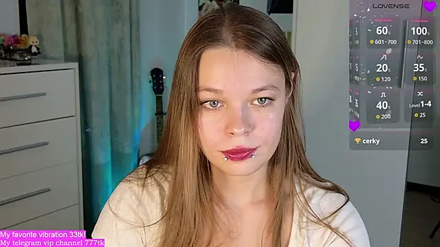 Snapshot of ValBae chatting on September 13, 7:13 pm ValBae online show from September 13, 7:13 pm