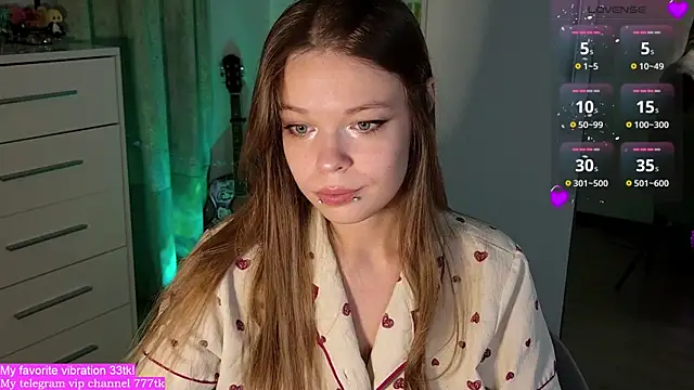 Snapshot of ValBae chatting on September 15, 7:25 pm ValBae online show from September 15, 7:25 pm