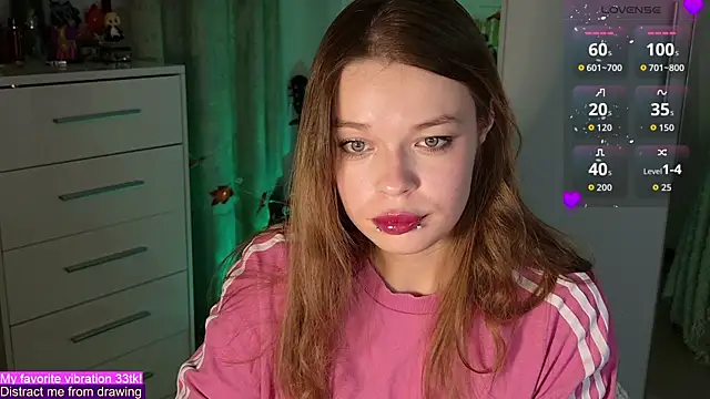 Snapshot of ValBae chatting on October 13, 7:47 pm ValBae online show from October 13, 7:47 pm