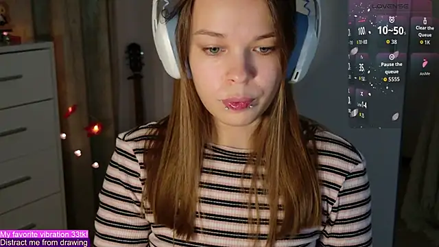 Snapshot of ValBae chatting on October 27, 9:30 pm ValBae online show from October 27, 9:30 pm