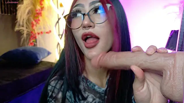 Snapshot of miluv19 chatting on February 10, 7:29 pm miluv19 online show from February 10, 7:29 pm