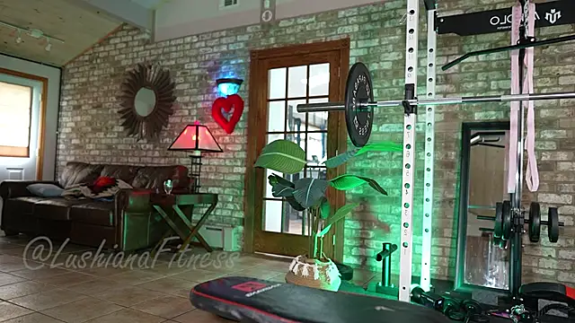 Snapshot of LushianaFitness chatting on June 26, 6:12 pm LushianaFitness online show from June 26, 6:12 pm