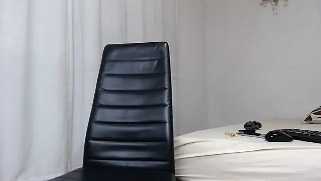 Snapshot of BrandonStond chatting on February 11, 1:54 am BrandonStond online show from February 11, 1:54 am