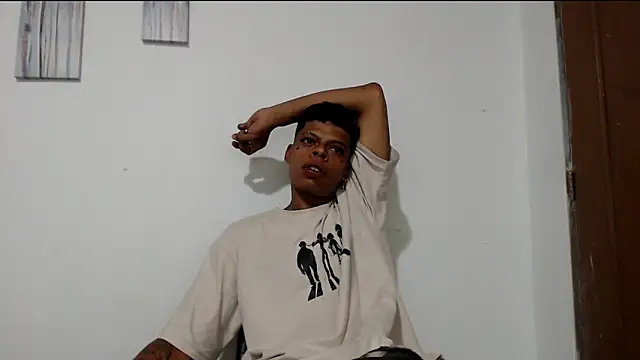 Snapshot of BrandonStond chatting on June 3, 3:53 am BrandonStond online show from June 3, 3:53 am