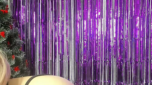 Snapshot of Seductive_She_Wolf chatting on January 13, 3:15 pm Seductive She Wolf online show from January 13, 3:15 pm