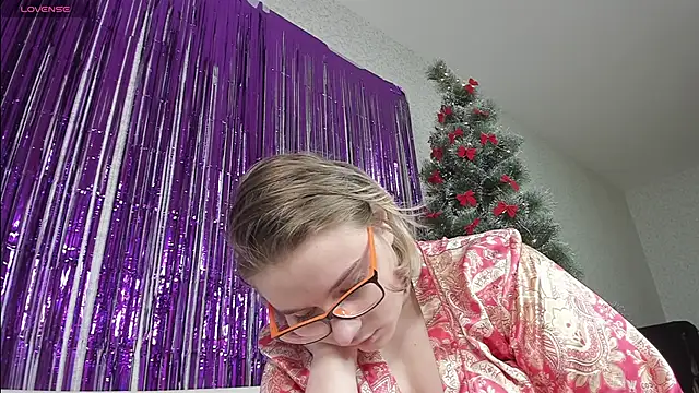 Snapshot of Seductive_She_Wolf chatting on January 14, 5:01 pm Seductive She Wolf online show from January 14, 5:01 pm