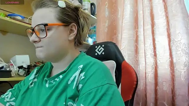 Seductive She Wolf online show from April 4, 3:20 pm