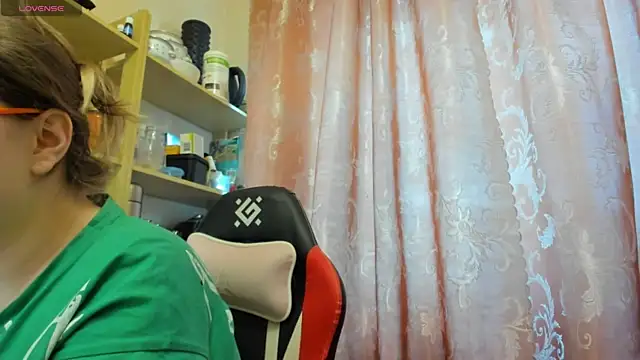 Seductive She Wolf online show from April 6, 4:19 pm