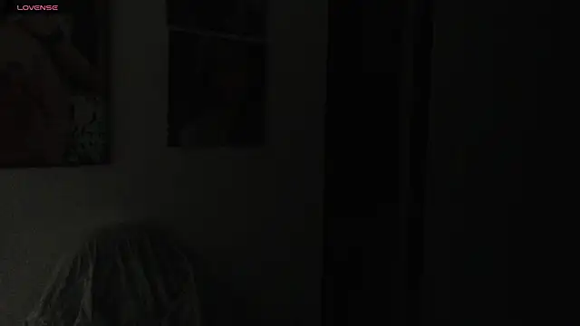 lilyhung1 online show from February 18, 11:11 am