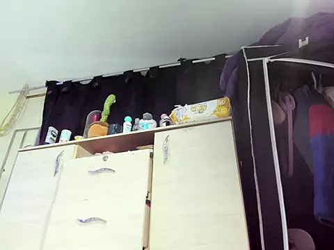 Snapshot of alanaanddaphne chatting on February 7, 12:31 am alanaanddaphne online show from February 7, 12:31 am