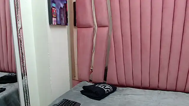 Snapshot of Sarah_Hornny chatting on March 12, 3:13 am Sarah Hornny online show from March 12, 3:13 am