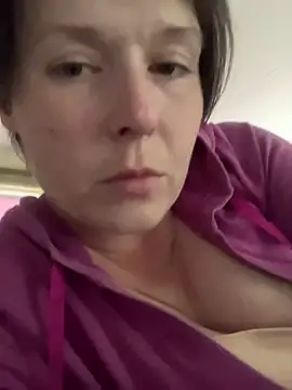 Snapshot of KatieBARBiE98 chatting on May 14, 10:05 pm KatieBARBiE98 online show from May 14, 10:05 pm