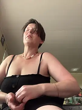 Snapshot of KatieBARBiE98 chatting on June 22, 3:20 pm KatieBARBiE98 online show from June 22, 3:20 pm