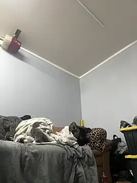 UtopianMisfit1 online show from April 8, 9:42 am