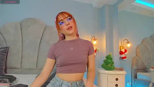Snapshot of sweeet_peach chatting on December 14, 1:50 am sweeet peach online show from December 14, 1:50 am