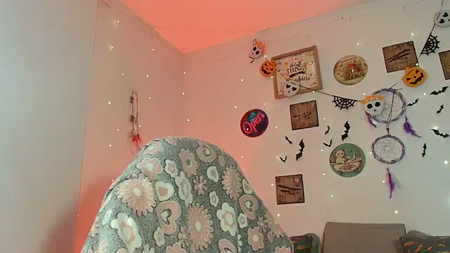 catalinamommyx online show from October 31, 1:06 am