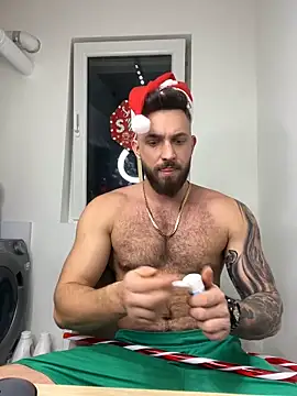 Snapshot of LoveIsBlind_ chatting on December 24, 7:22 pm LoveIsBlind  online show from December 24, 7:22 pm