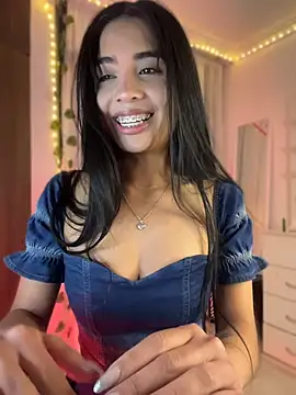 lina pink online show from April 17, 1:08 am