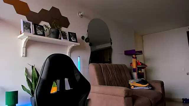 evy orange1 online show from March 26, 3:39 pm