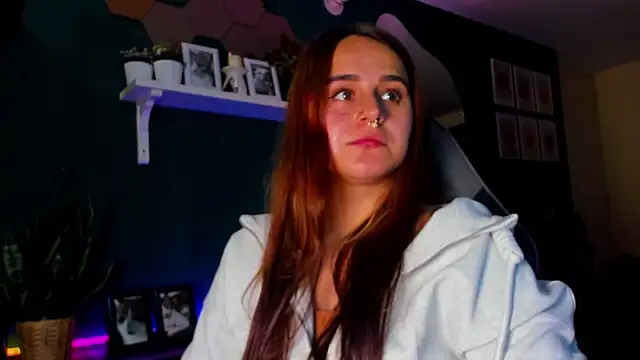 Snapshot of evy_orange1 chatting on April 29, 12:27 am evy orange1 online show from April 29, 12:27 am