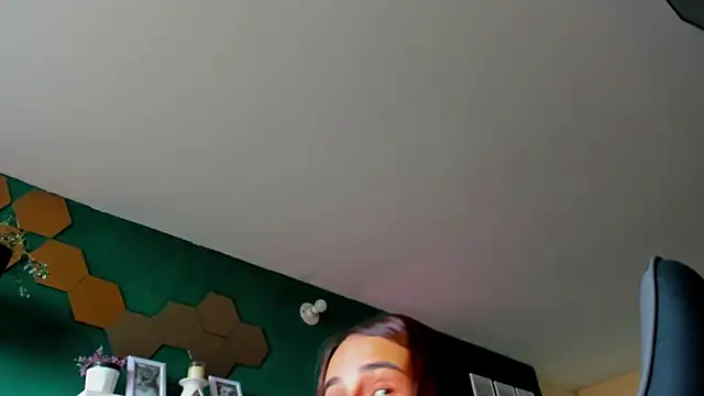 Snapshot of evy_orange1 chatting on May 8, 4:23 pm evy orange1 online show from May 8, 4:23 pm
