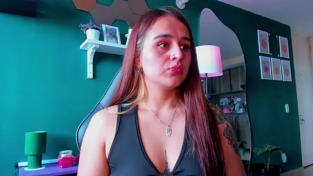 Snapshot of evy_orange1 chatting on May 15, 6:04 pm evy orange1 online show from May 15, 6:04 pm