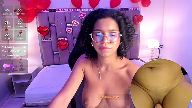 Snapshot of MilaHall_ chatting on February 7, 9:58 am MilaHall online show from February 7, 9:58 am
