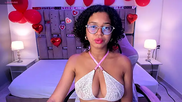 Snapshot of MilaHall_ chatting on February 11, 3:40 am MilaHall online show from February 11, 3:40 am