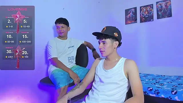 Snapshot of Alexander_and_Xiao chatting on June 19, 12:04 am Alexander and Xiao online show from June 19, 12:04 am