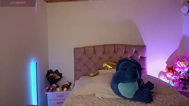 miaa saenz1 online show from October 31, 4:24 am