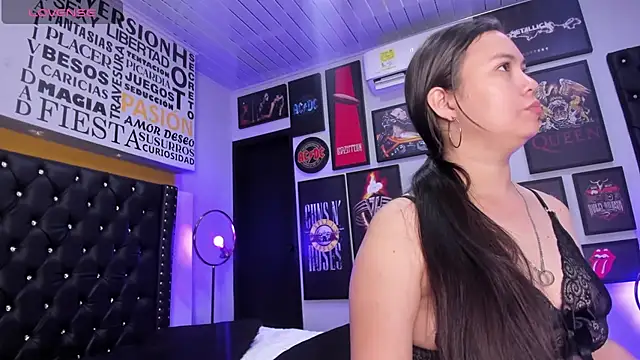 MADISSONLOVE  online show from March 11, 12:06 pm